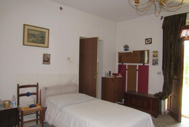 160sqm, detached, habitable, farmhouse of 100 years old with 2 out buildings and 1000sqm of land. 8
