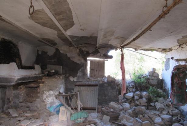 Ruin of 180 sqm with 1000sqm of land in a beautiful and panoramic position. 5