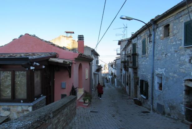 Historic center of town, perched on the hill top with amazing mountain views, 3 bedrooms habitable with outbuildings. 1
