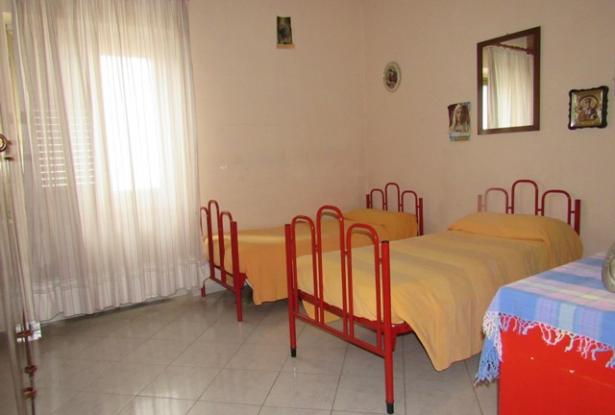 First floor apartment with external rustic kitchen and car park. 1