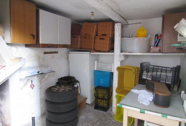 First floor apartment with external rustic kitchen and car park. 10