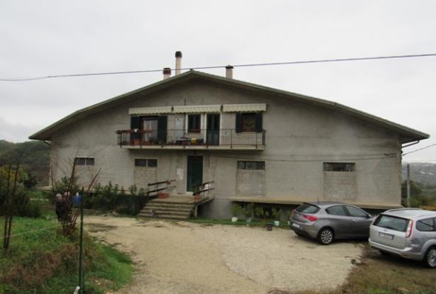 Rough 200sqm skeleton 1km to the city center, peaceful, 5 bedrooms 500sqm of garden. 0
