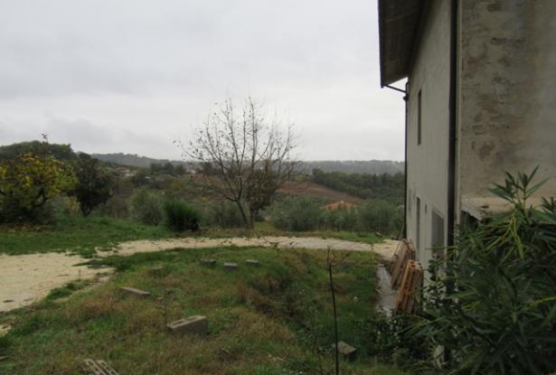 Rough 200sqm skeleton 1km to the city center, peaceful, 5 bedrooms 500sqm of garden. 1