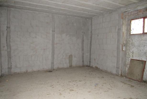 Rough 200sqm skeleton 1km to the city center, peaceful, 5 bedrooms 500sqm of garden. 5