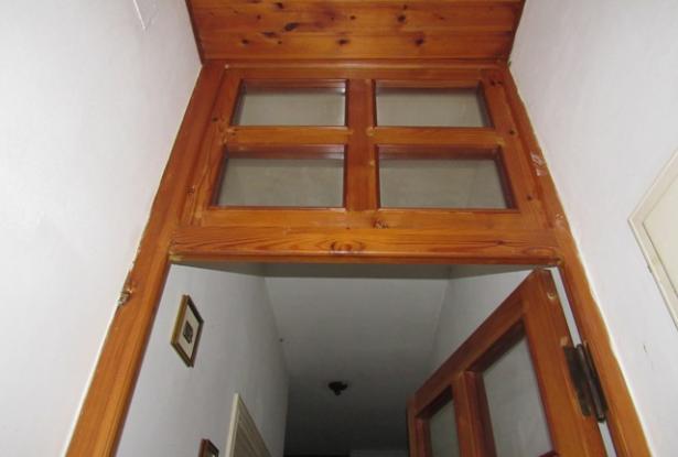 5 bedroom, brick town house 10 minutes drive to the beach. 3