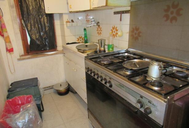 5 bedroom, brick town house 10 minutes drive to the beach. 6