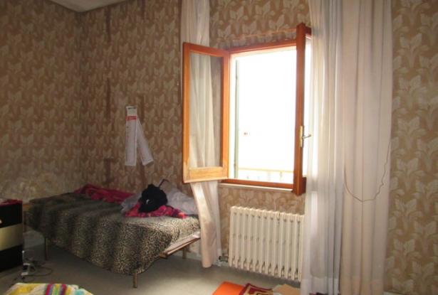 5 bedroom, brick town house 10 minutes drive to the beach. 8