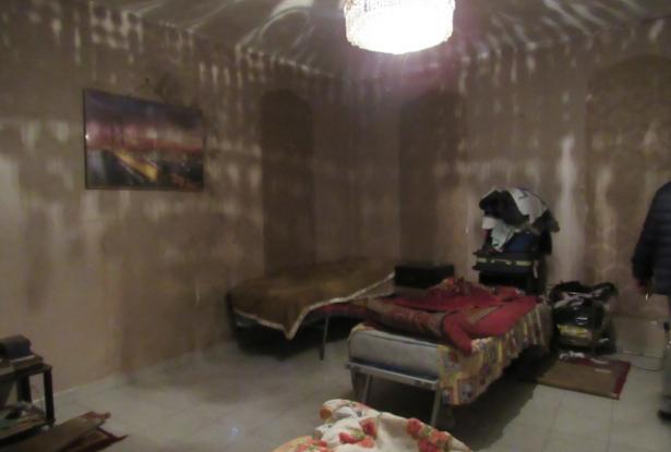 5 bedroom, brick town house 10 minutes drive to the beach. 10