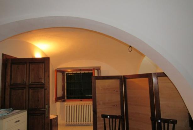 5 bedroom, brick town house 10 minutes drive to the beach. 12