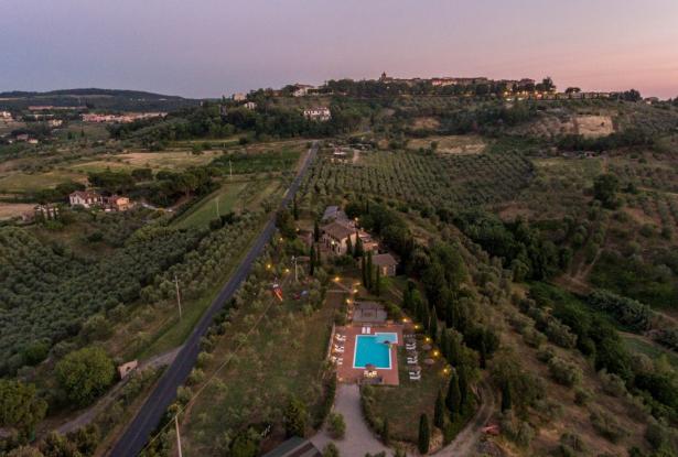 Wonderful Walk distance farmhouse with vineyard 5