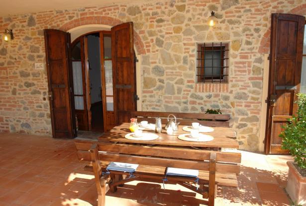 Wonderful Walk distance farmhouse with vineyard 10
