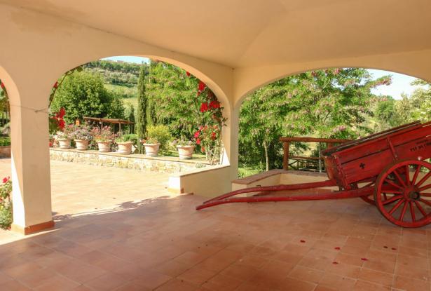 Wonderful Walk distance farmhouse with vineyard 11
