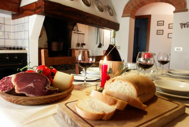 Wonderful Walk distance farmhouse with vineyard 15