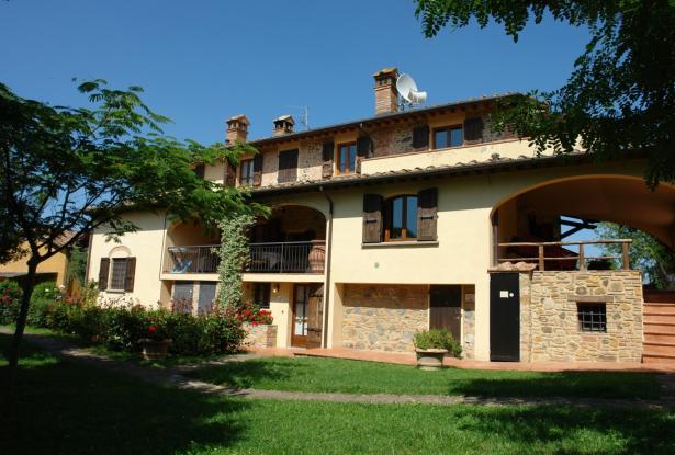 Wonderful Walk distance farmhouse with vineyard 24