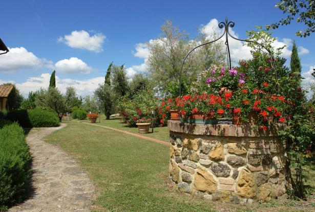 Wonderful Walk distance farmhouse with vineyard 27