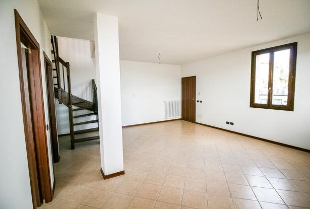 Zocca, large duplex with three bedrooms and panoramic balcony 3