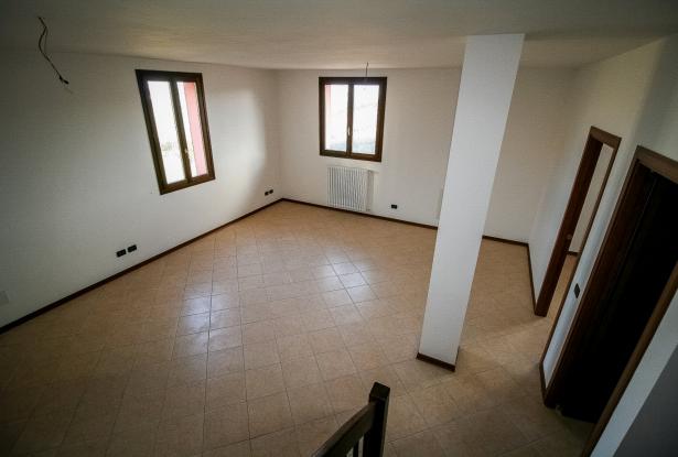 Zocca, large duplex with three bedrooms and panoramic balcony 15