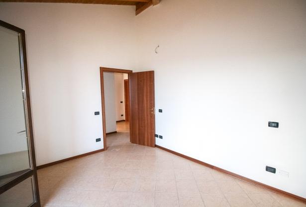 Zocca, large duplex with three bedrooms and panoramic balcony 26