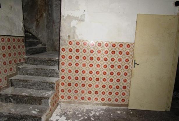 Original condition 1900s, stone town house with 3 bedrooms, sun terrace, in a fantastic, typical Italian town 9