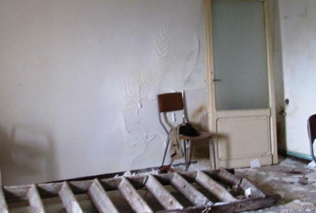 Original condition 1900s, stone town house with 3 bedrooms, sun terrace, in a fantastic, typical Italian town 12