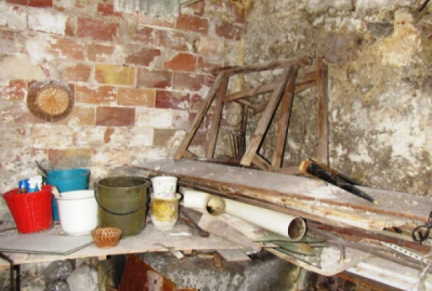 Original condition 1900s, stone town house with 3 bedrooms, sun terrace, in a fantastic, typical Italian town 14