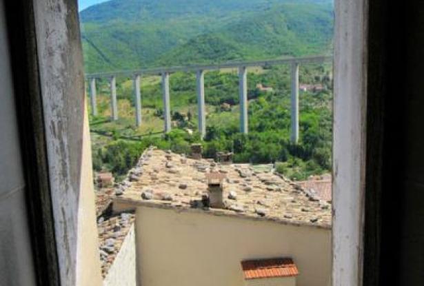 Stone , semi-detached with garden to restructure. Located in a panoramic position 0