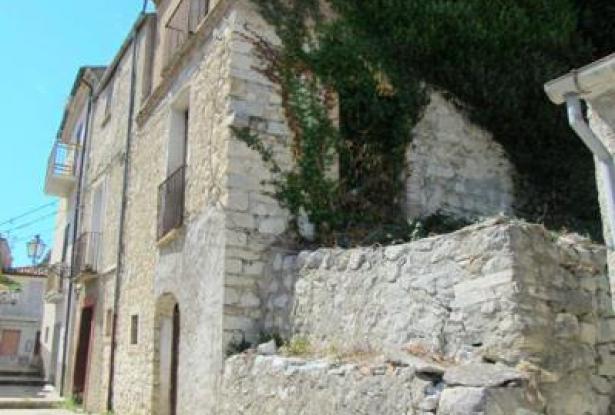 Stone , semi-detached with garden to restructure. Located in a panoramic position 2