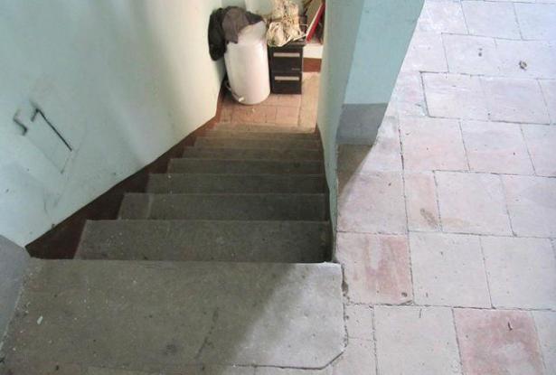 Stone , semi-detached with garden to restructure. Located in a panoramic position 5