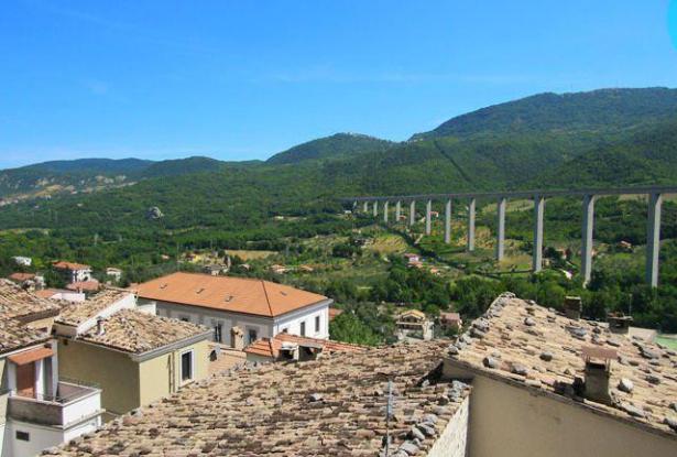 Stone , semi-detached with garden to restructure. Located in a panoramic position 9