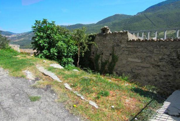 Stone , semi-detached with garden to restructure. Located in a panoramic position 12