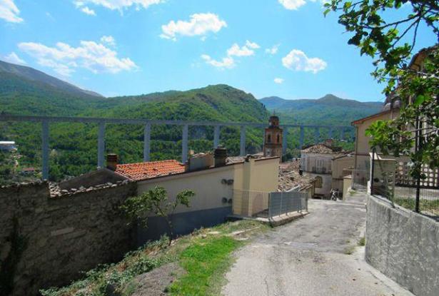 Stone , semi-detached with garden to restructure. Located in a panoramic position 15