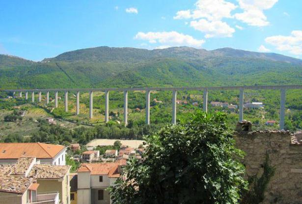 Stone , semi-detached with garden to restructure. Located in a panoramic position 16