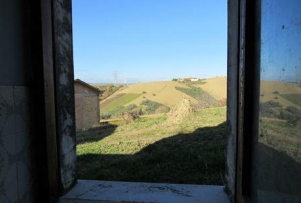 Habitable bungalow of 60sqm in a peaceful location 2km to town with fantastic mountain views 0