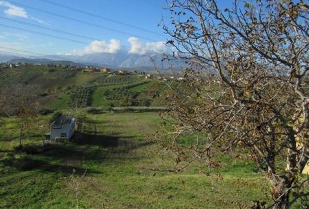 Habitable bungalow of 60sqm in a peaceful location 2km to town with fantastic mountain views 1
