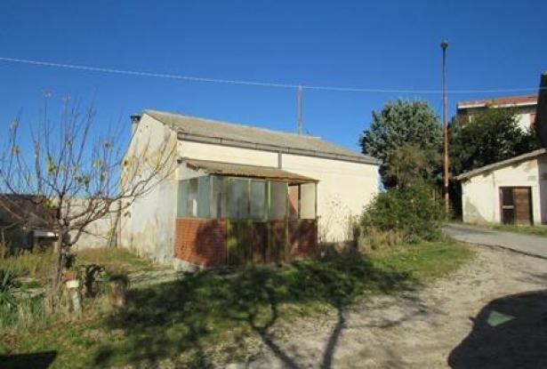 Habitable bungalow of 60sqm in a peaceful location 2km to town with fantastic mountain views 2