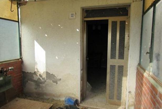 Habitable bungalow of 60sqm in a peaceful location 2km to town with fantastic mountain views 5