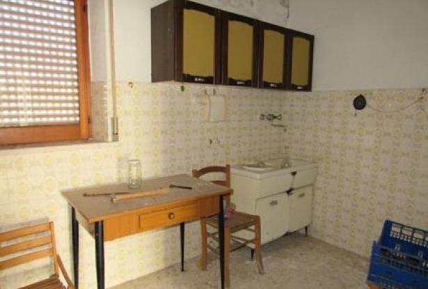 Habitable bungalow of 60sqm in a peaceful location 2km to town with fantastic mountain views 7