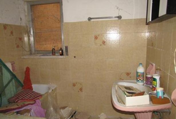 Habitable bungalow of 60sqm in a peaceful location 2km to town with fantastic mountain views 9