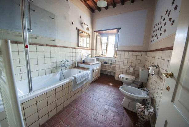 Fish bathroom