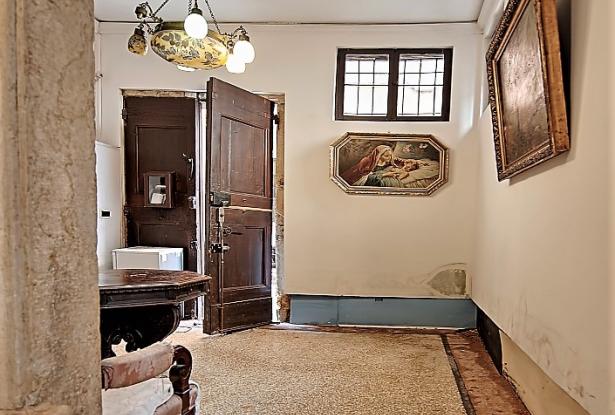 Venice- St. Mark’s district , charming apartment with canal view. Ref. 162c 2
