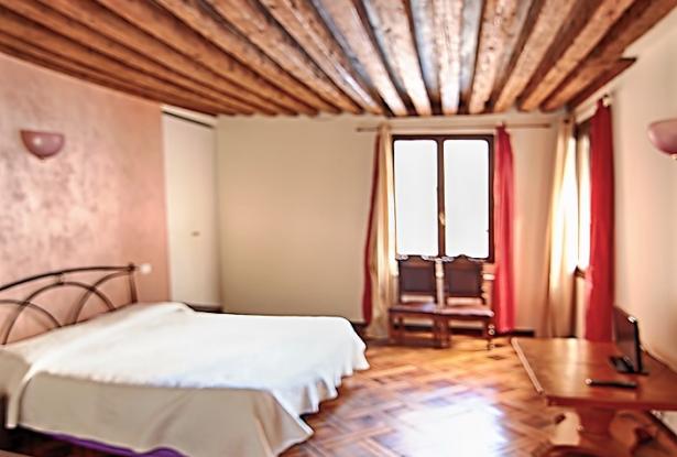 Venice- St. Mark’s district , charming apartment with canal view. Ref. 162c 4