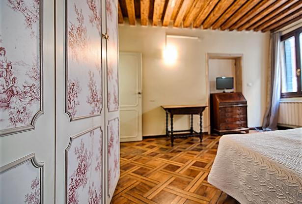 Venice- St. Mark’s district , charming apartment with canal view. Ref. 162c 5
