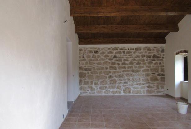 Detached, maiella stone structure, 4 bedrooms, 5000sqm of flat land and magnificent views. 3