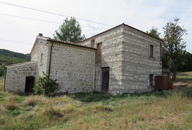 Detached, maiella stone structure, 4 bedrooms, 5000sqm of flat land and magnificent views. 12