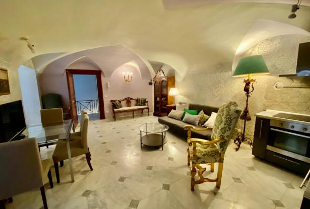 Rome - historic centre - one bedroom apartment in historic palace 0