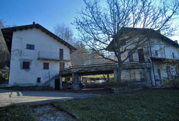 Farmhouse for sale in langhe area Farmhouse for sale in langhe area