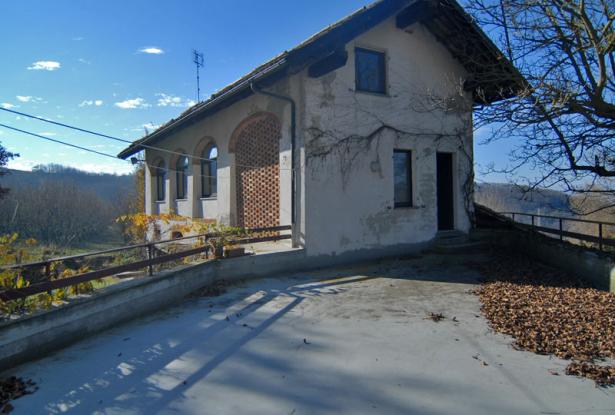 Farmhouse for sale in langhe area Farmhouse for sale in langhe area