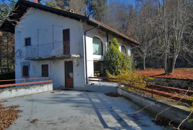 Farmhouse for sale in langhe area Farmhouse for sale in langhe area