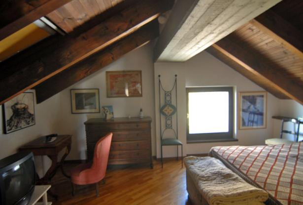 Farmhouse for sale in langhe area Farmhouse for sale in langhe area