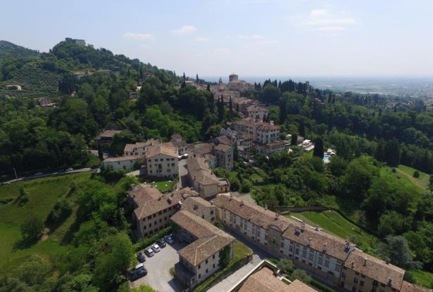 Asolo. Stunning apartment in historic building. P.O.A. ref.54a 9
